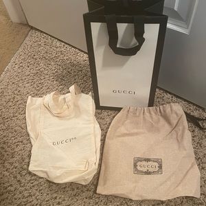 GUCCI paper bag and duster